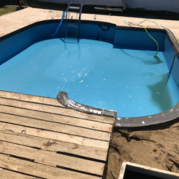 Accessoires indispensables pour l'entretien de votre piscine : produits et outils Sèvres